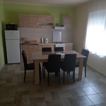 Apartman Fiva Apartment Pacir Exterior photo