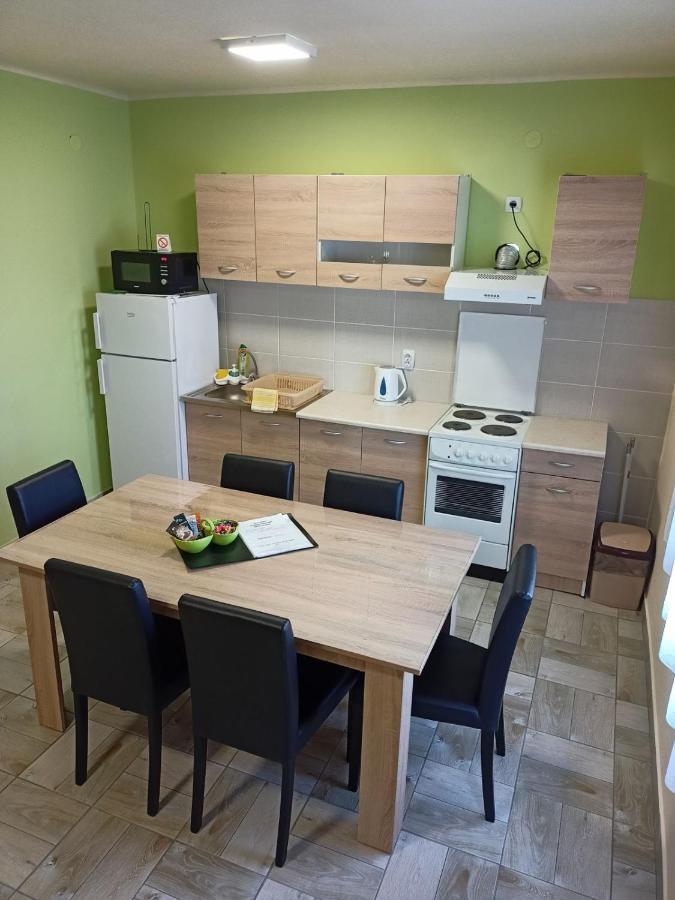 Apartman Fiva Apartment Pacir Exterior photo
